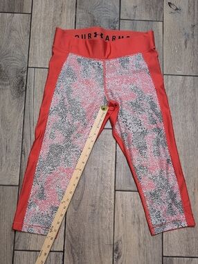 Under Armour Athletic Yoga Pilates Workout Heat Gear Capri Leggings
